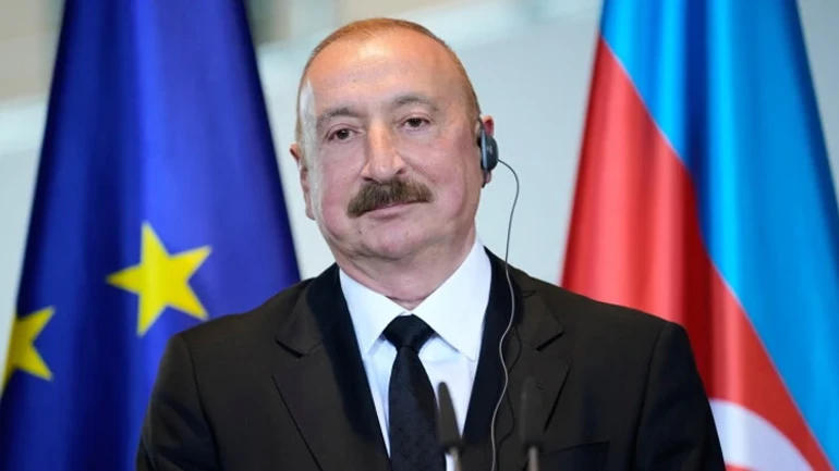 Azerbaycandan Aziz Sancara Şöhret Nişanı