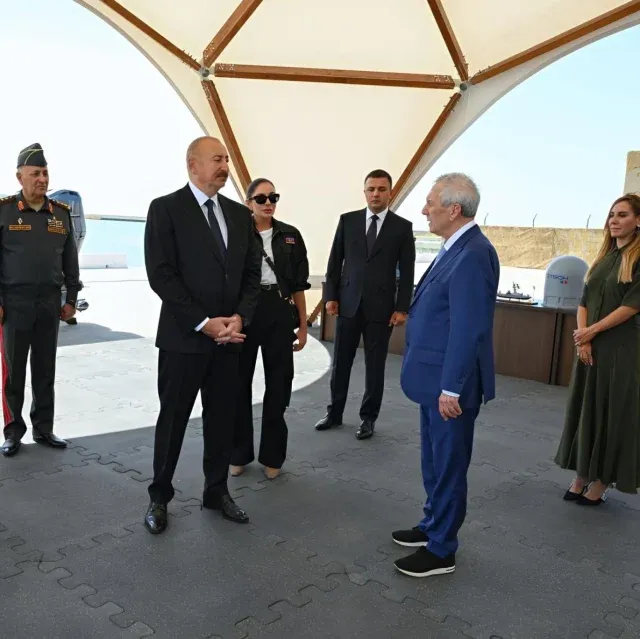 Aziz Yıldırım’dan maç sonrası sürpriz ziyaret: Aliyev’e İDA’ları tanıttı