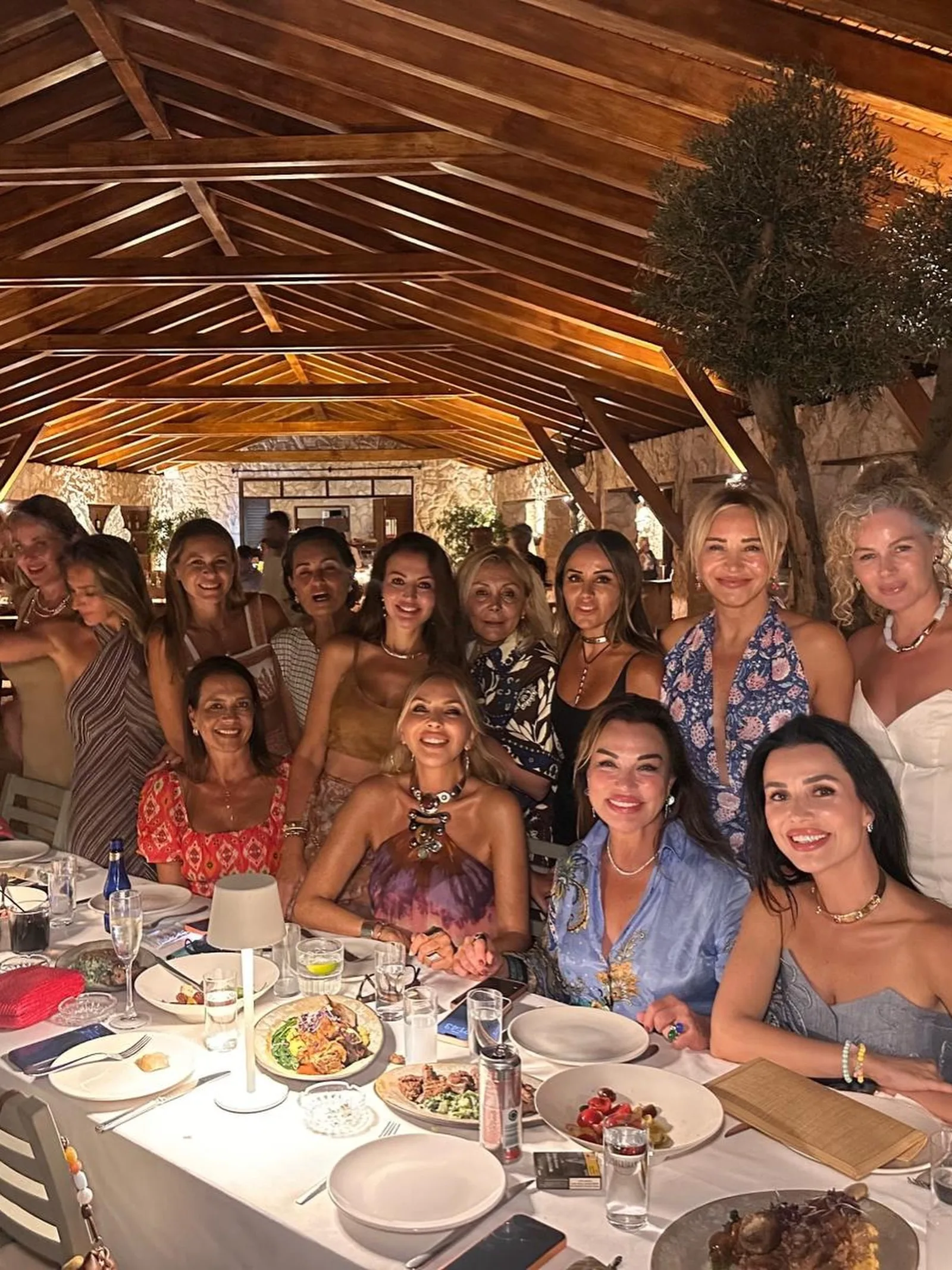 Sosyetik 4 kadının Bodrum çıkarması: Tek gecede, dört pasta