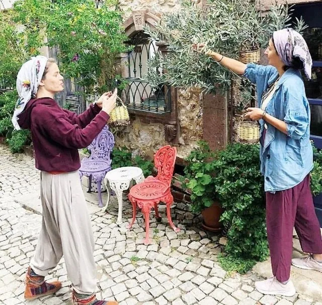 Herkes Ayvalık’ta tatil yaptı, Burcu Biricik çalıştı: Şimdi İstanbul’da yeni dönem