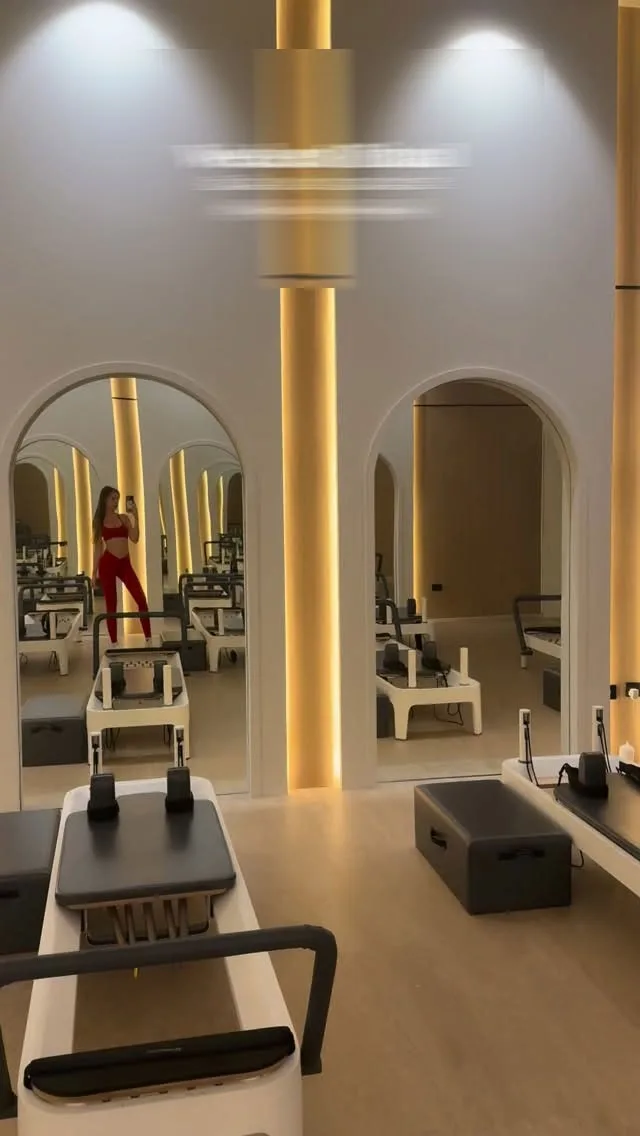 Chloe Loughnan hamilelik pozlarına doymadı: Doğuma günler kaldı