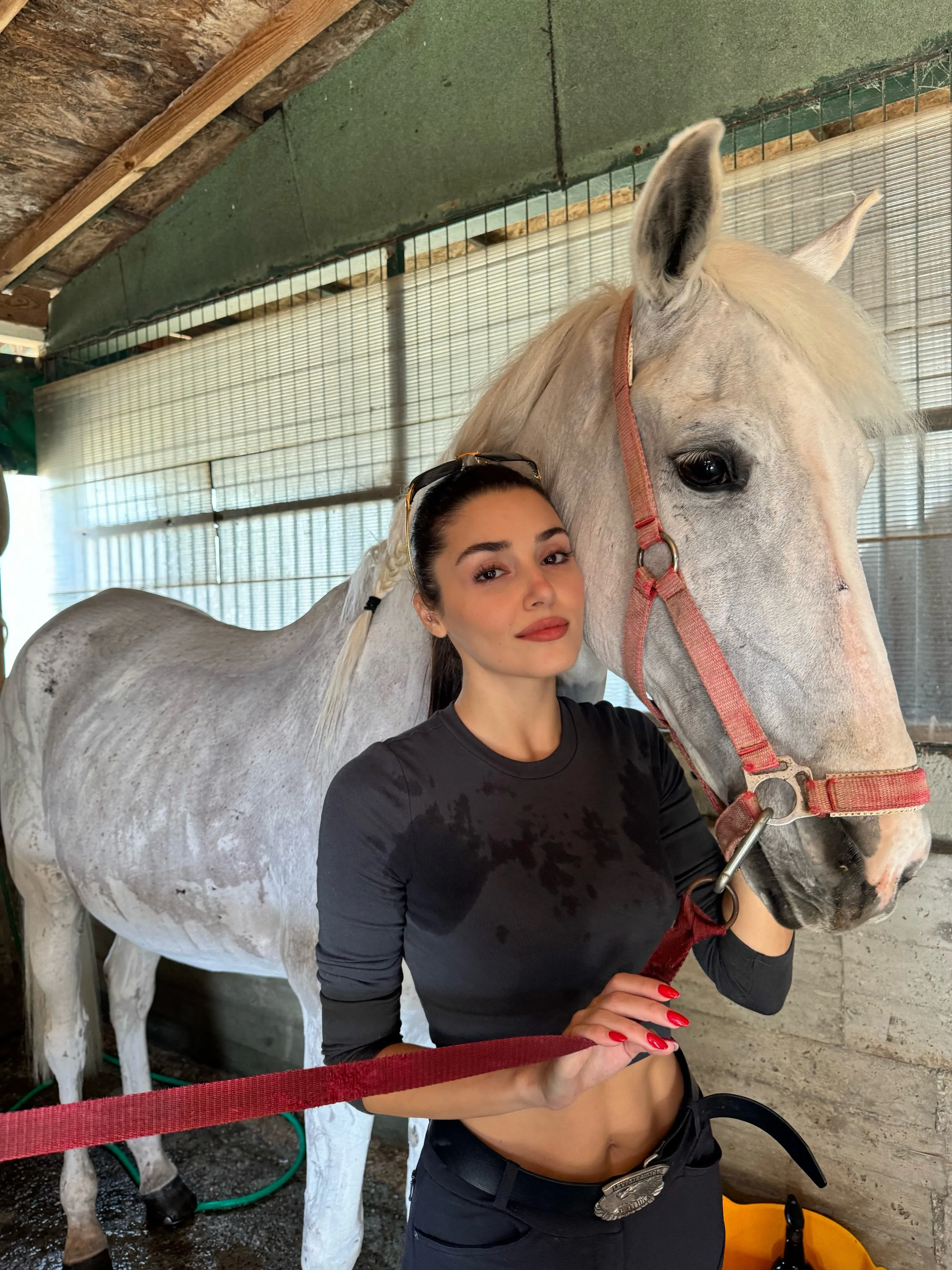 “Oğlum” diye hitap ediyordu: Hande Erçel’in acı kaybı