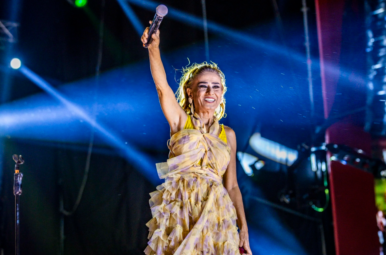 Yıldız Tilbe'nin İzmir konserinde ortalık savaş alanına döndü