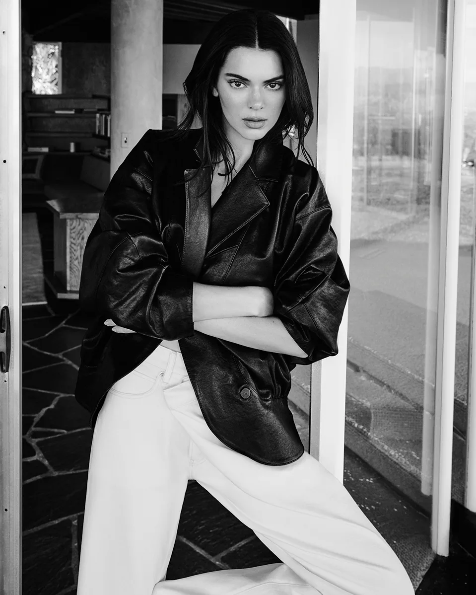 Kendall Jenner, Frame'in 2026 Sonbahar Kampanyasında Üstsüz Poz Verdi