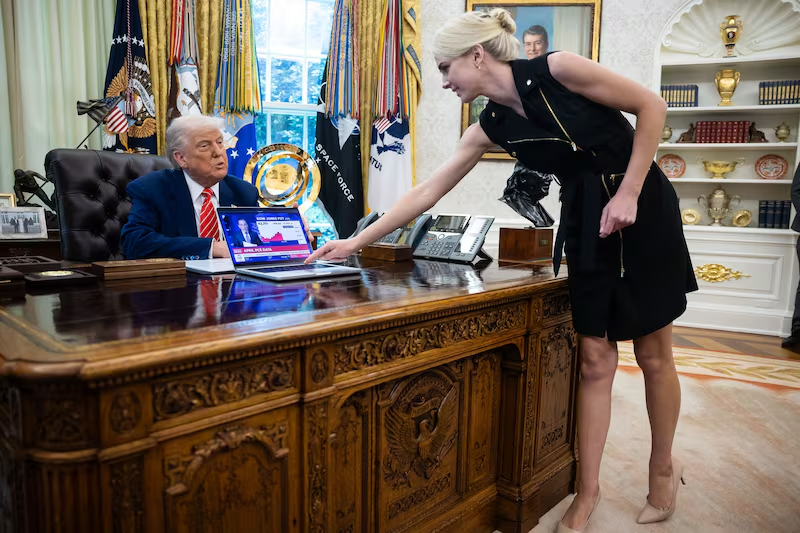Trump'ın sarışın asistanı First Lady'yi kıskançlık krizine soktu