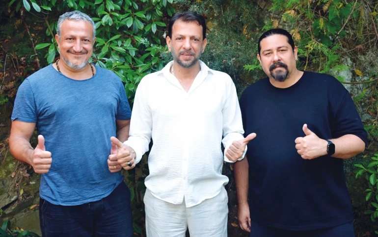 Eski kafa müzisyenleriz ama çağa ayak uyduruyoruz