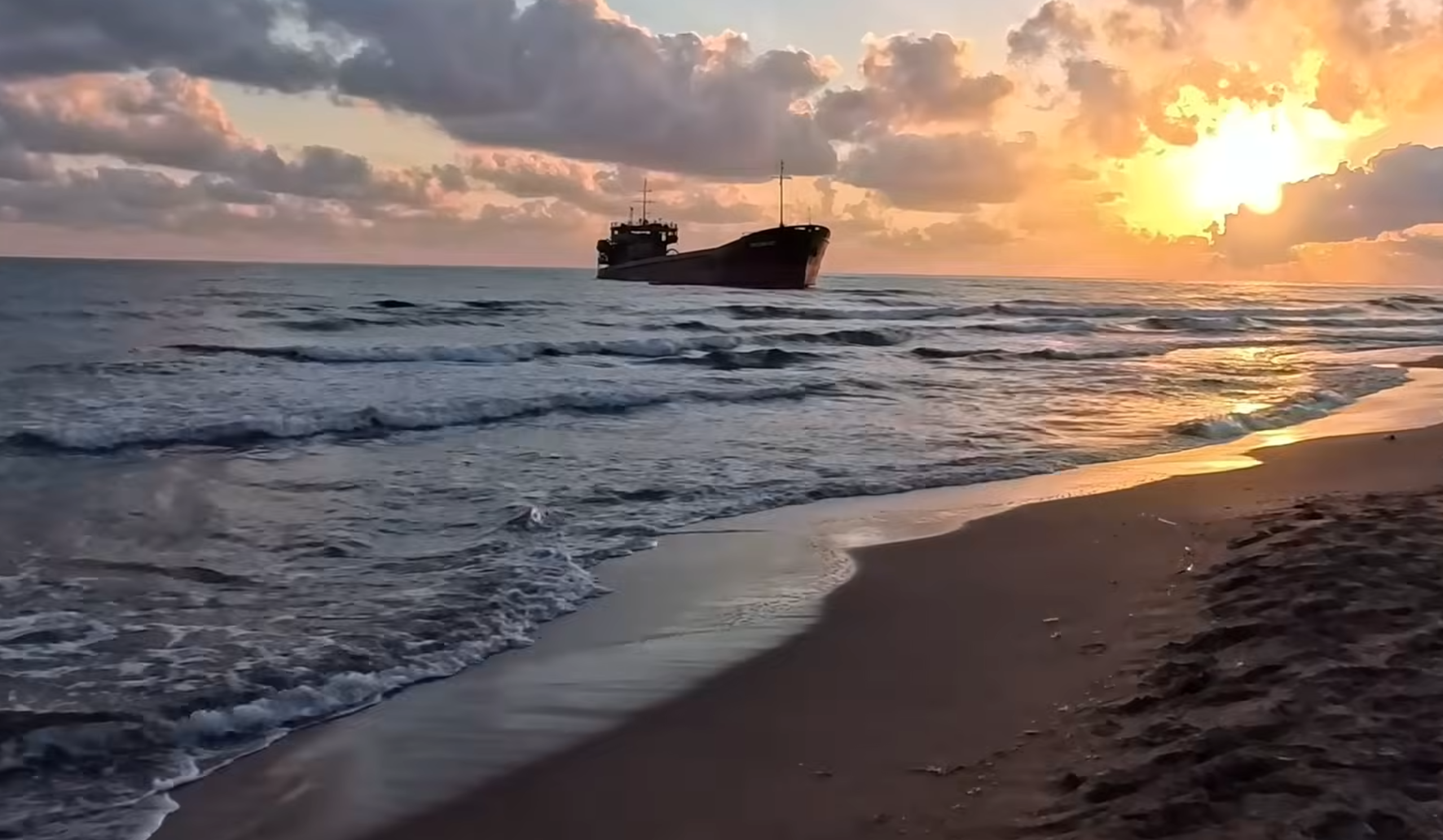 Şile'ye sürüklenen Rus gemisinin içi ilk kez görüntülendi