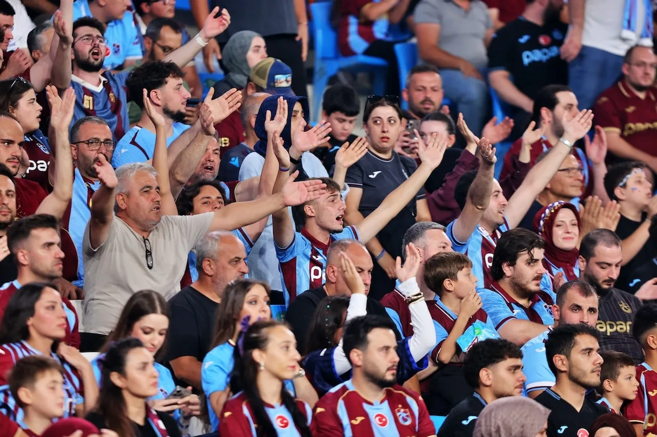 Trabzonspor, Tekke’siz ilk maçta şov yaptı! Yıldız futbolcunun sakatlığı moralleri bozdu