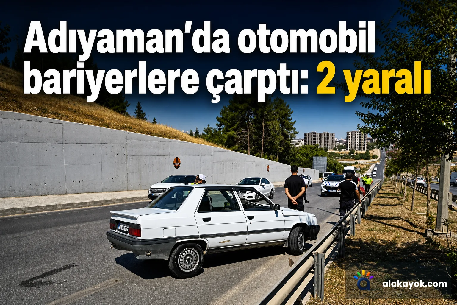 Adıyaman'da otomobil bariyerlere çarptı: 2 yaralı
