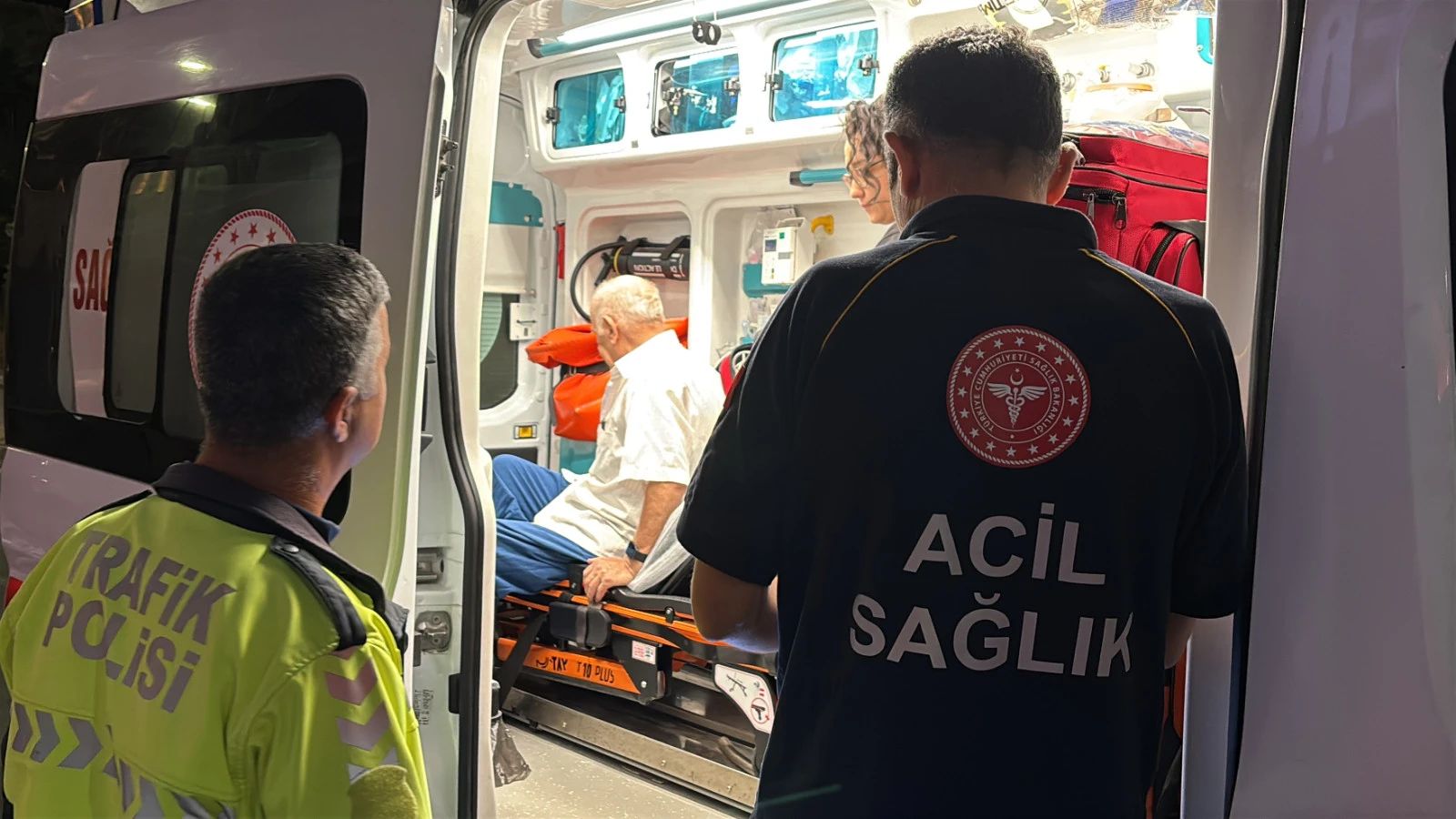 Aksaray'da Kalp Krizi Geçiren Sürücüye Polisten Yardım