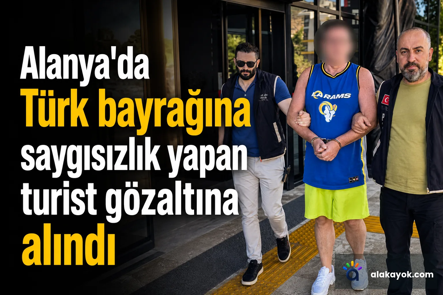 Alanya'da Türk bayrağına saygısızlık yapan turist gözaltına alındı