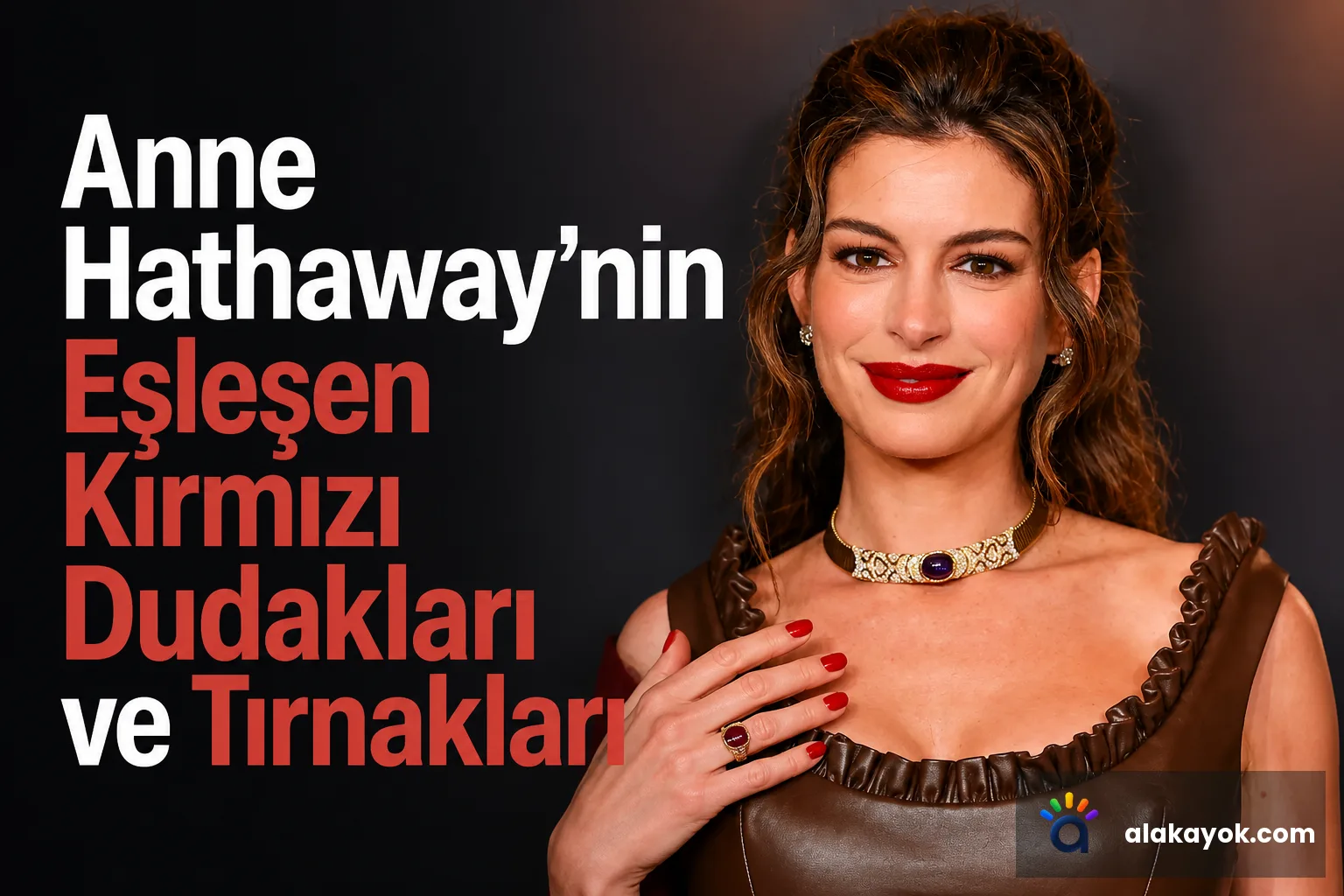 Anne Hathaway'nin Eşleşen Kırmızı Dudakları ve Tırnakları