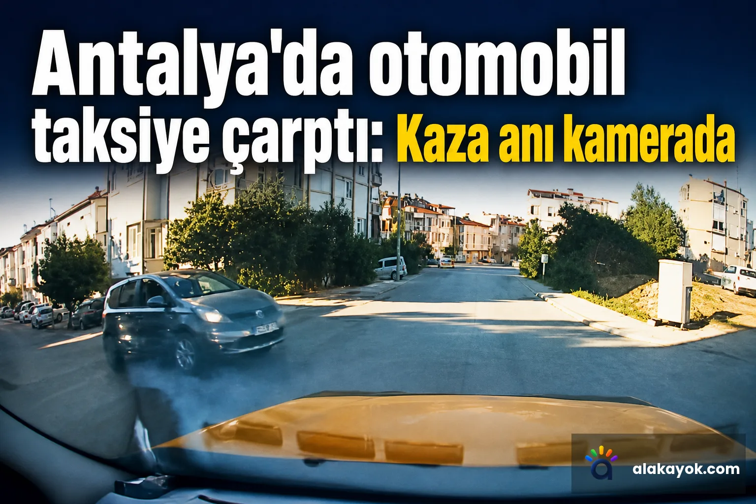 Antalya'da otomobil taksiye çarptı: Kaza anı kamerada