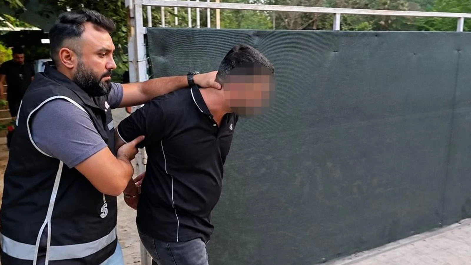 Antalya'da suç örgütlerini öven 10 kişi gözaltına alındı