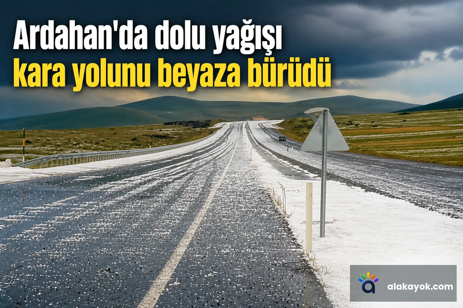 Ardahan'da dolu yağışı kara yolunu beyaza bürüdü