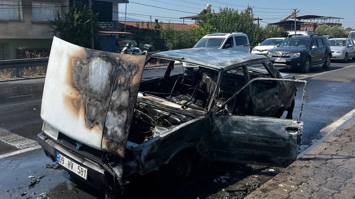 Aydın'da Seyir Halindeki Otomobil Yangını
