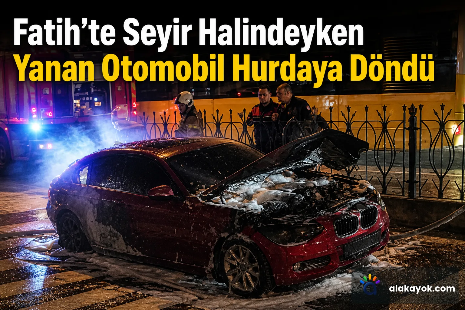 Fatih'te Seyir Halindeyken Yanan Otomobil Hurdaya Döndü