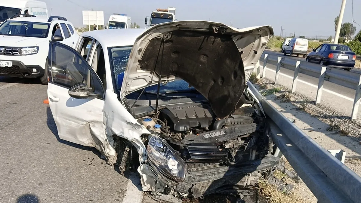 Manisa'da meydana gelen trafik kazasında bir kişi hayatını kaybetti, üç kişi yaralandı
