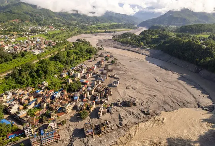 Nepal'de Çifte Mucize: Kurtarma Ekipleri Başarıyla İki İşçiyi Kurtardı