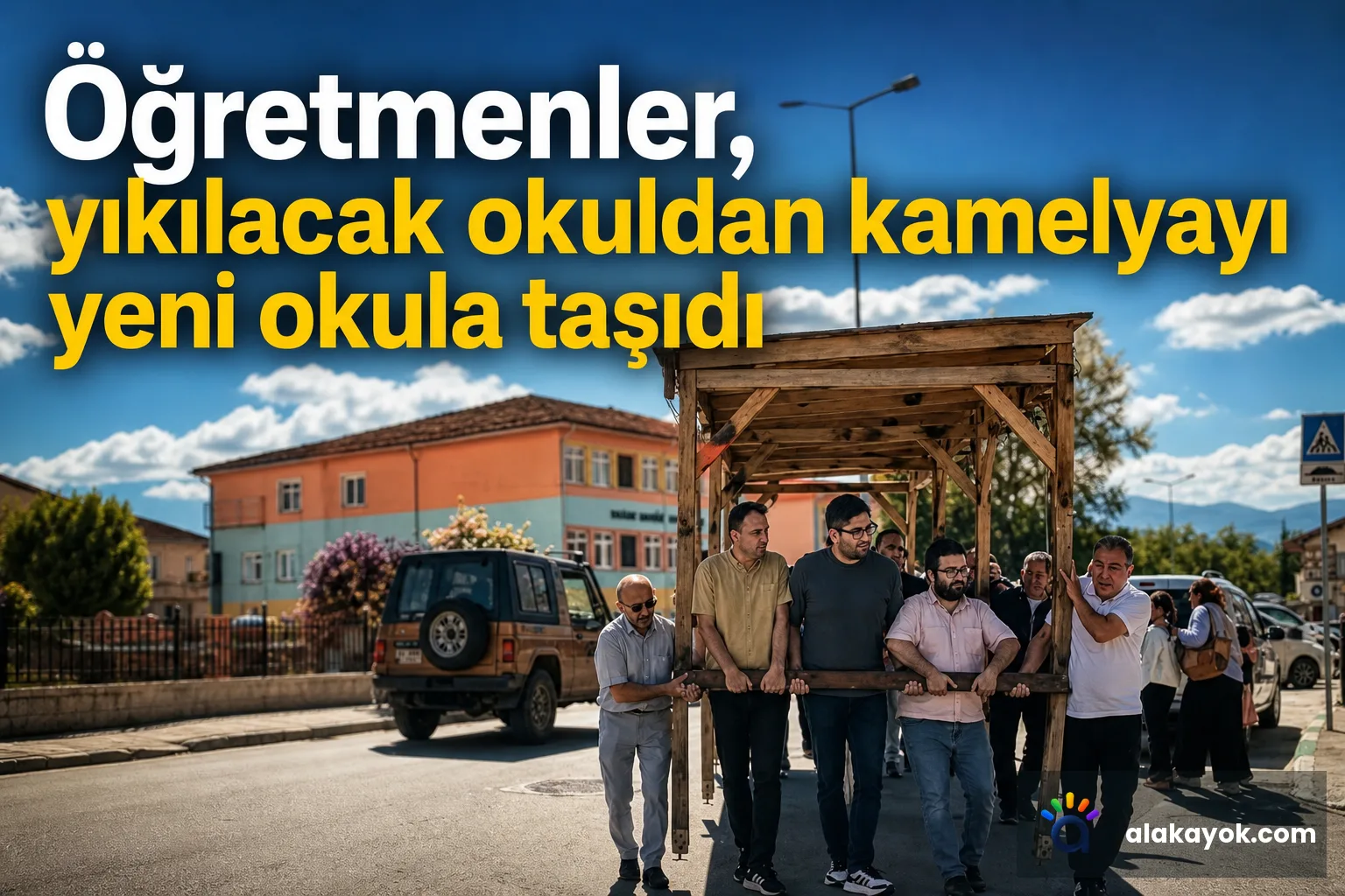 Öğretmenler, yıkılacak okuldan kamelyayı yeni okula taşıdı