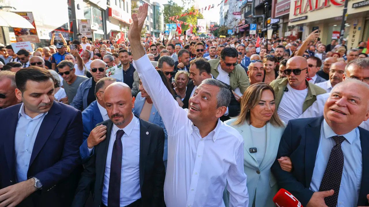 Özgür Özel Tekirdağ'da: 'Biz doğru taraftayız, milletin yanındayız'