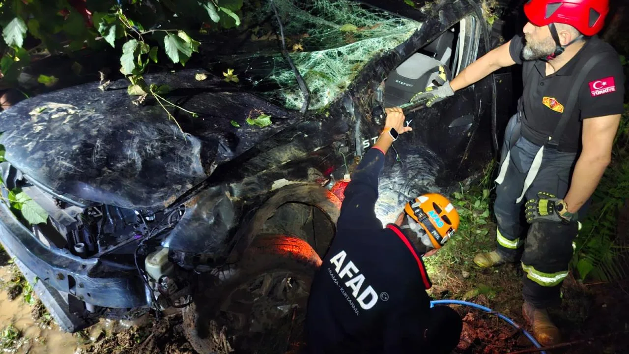 Rize'de trafik kazası: 2 kişi hayatını kaybetti, 1 kişi yaralandı