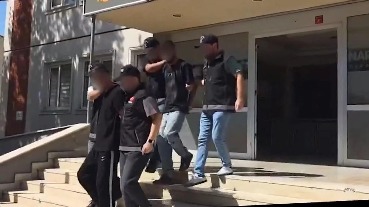Uyuşturucu Taşıyan İki Şüpheli Tutuklandı