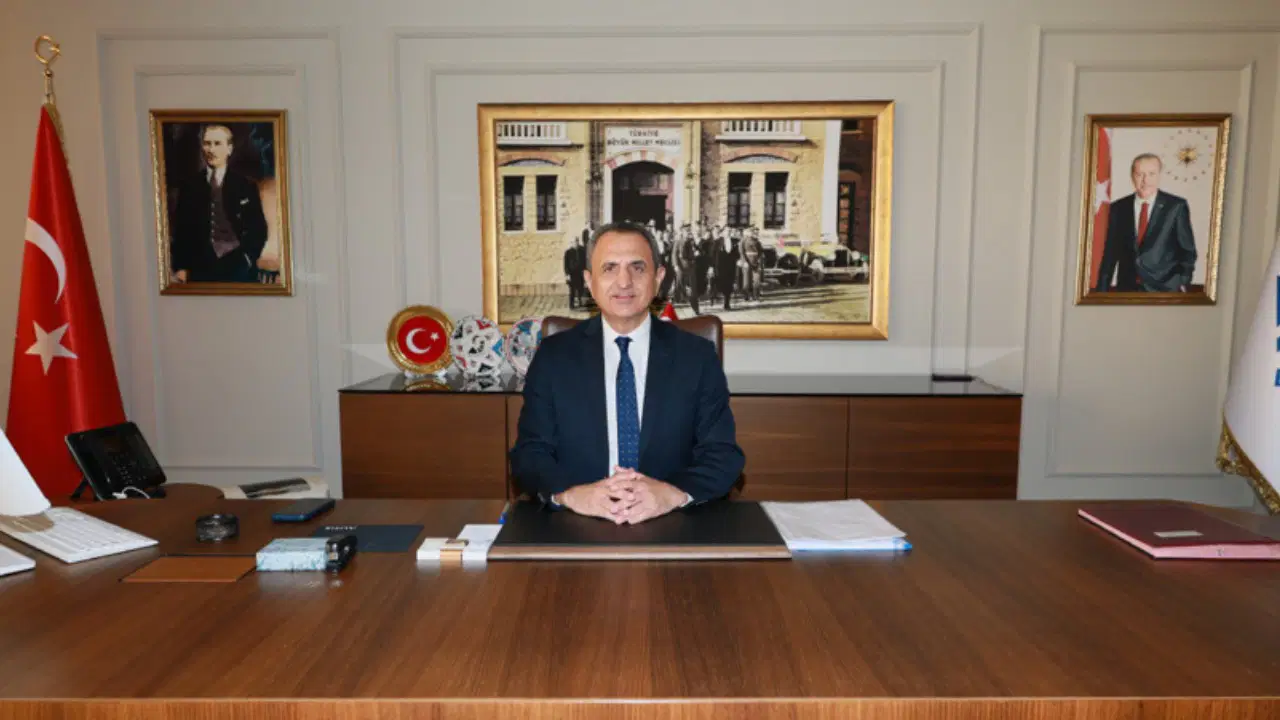 Yüreğir Belediyesi'ne atanan AKP'li Özünal: 'Makamlar geçicidir'